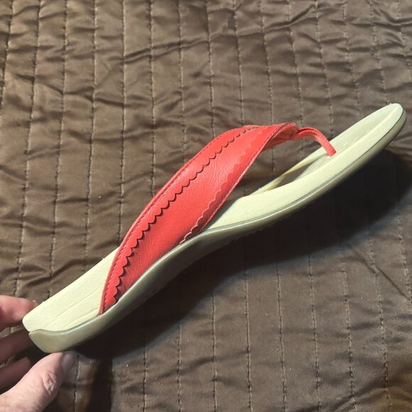 Red Vionic Flip Flop Sandals - Picture 3 of 4